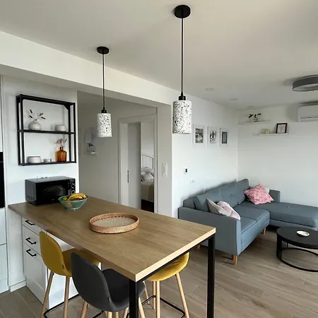 New Lili Apartment - Cosy Sea View Apartment With Free Parking Apartment Celina