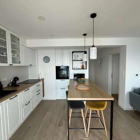 New Lili Apartment - Cosy Sea View Apartment With Free Parking Celina