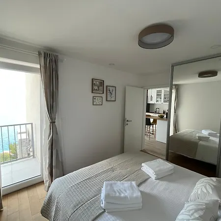 New Lili Apartment - Cosy Sea View Apartment With Free Parking Apartment *