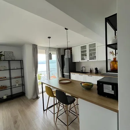 New Lili Apartment - Cosy Sea View Apartment With Free Parking Apartment Celina