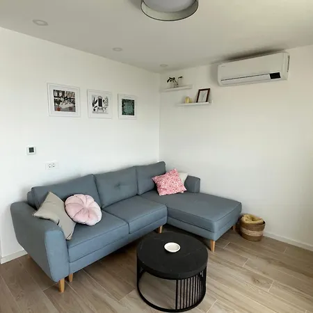 New Lili Apartment - Cosy Sea View Apartment With Free Parking Celina