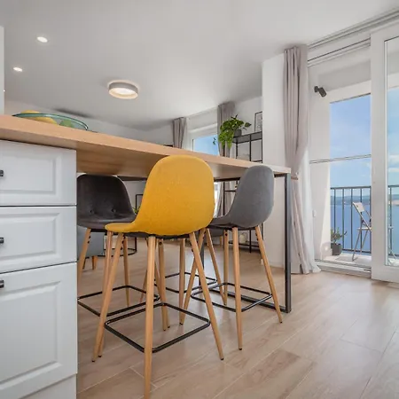 New Lili - Cosy Sea View With Free Parking شقة *