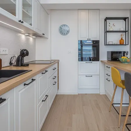 New Lili - Cosy Sea View With Free Parking *