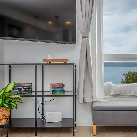 New Lili - Cosy Sea View With Free Parking