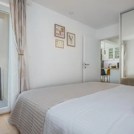 New Lili - Cosy Sea View With Free Parking شقة *